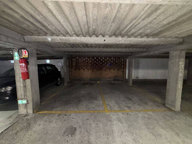 Location stationnement parking / box à Lille (59000)