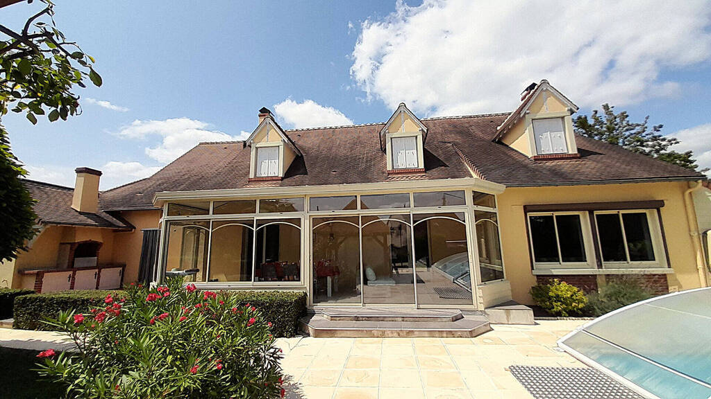 Vente Maison 10 pièces Saint-Doulchard 18230