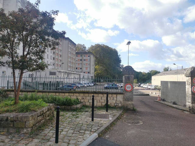 Buy Parking / box Bourges 18000