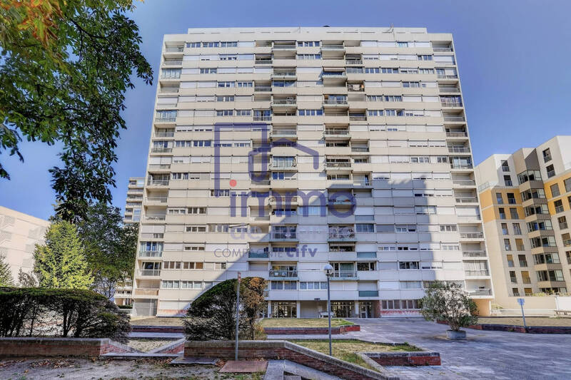 Appartement 1 pièce 90 m² · à Villeurbanne · 90 m² · 240 000 €