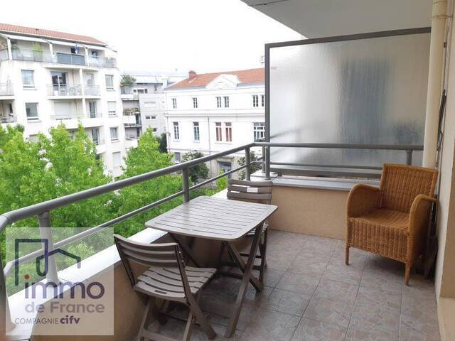 Location Appartement 3 pièces 72.11 m² Lyon 7e Arrondissement 69007