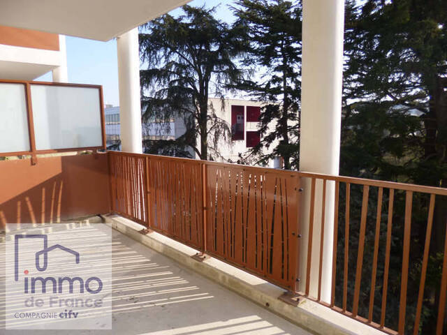 Location Appartement 3 pièces 62.9 m² Saint-Priest 69800 Centre