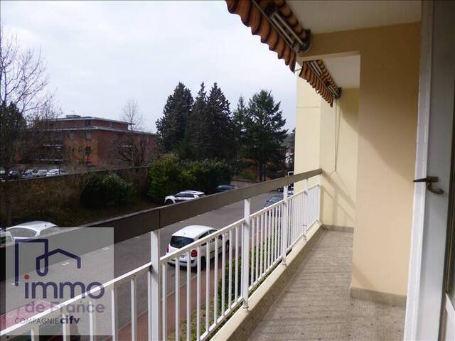 Location Appartement 3 pièces 60 m² Saint-Genis-Laval 69230 Centre ville