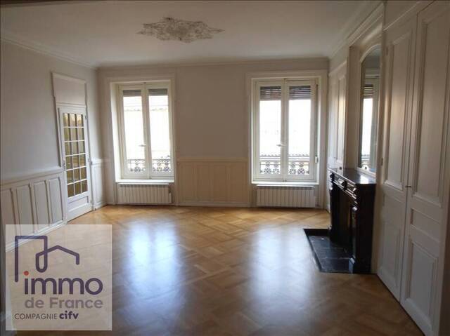 Rent Apartment 3 rooms 87.8 m² Lyon 4e Arrondissement 69004
