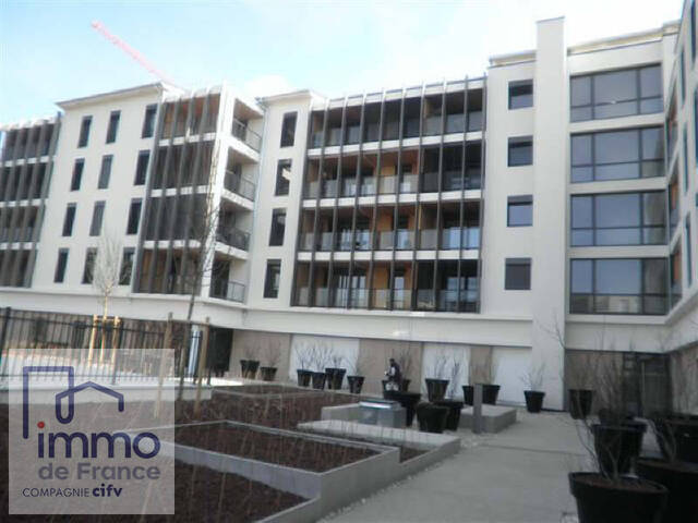 Location Appartement 5 pièces 105 m² Tassin-la-Demi-Lune 69160 Centre