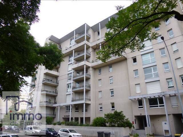 Rent Apartment 3 rooms 72.67 m² Villeurbanne 69100 Cusset