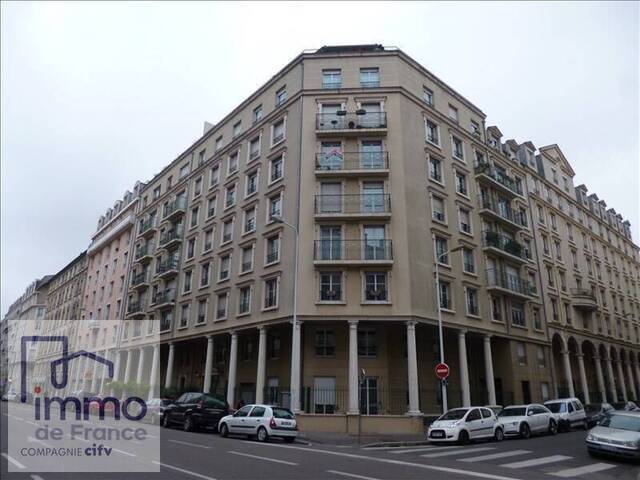 Location Appartement 1 pièce 32 m² Lyon 7e Arrondissement 69007 Quai du Rhône