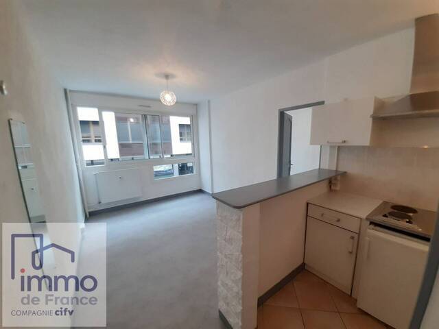 Rent Apartment 2 rooms 32.67 m² Lyon 6e Arrondissement 69006