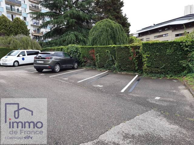 Location stationnement parking extÉrieur 13 m² à Tassin-la-Demi-Lune (69160)