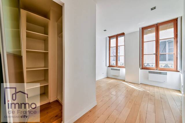 Vendu Appartement ancien renove 3 pièces 63 m² Lyon 1er Arrondissement 69001 Hotel de ville