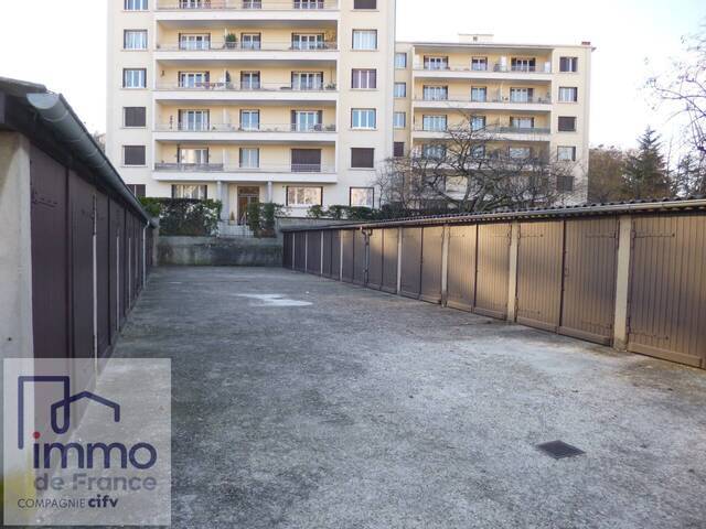 Location Stationnement 13 m² Bron 69500