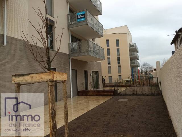 Rent Parking 15 m² Décines-Charpieu 69150