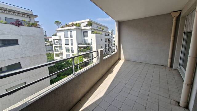 Location Appartement 4 pièces 87.09 m² Lyon 8e Arrondissement 69008