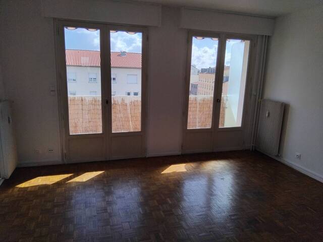 Location Appartement 3 pièces 65.6 m² Villeurbanne 69100