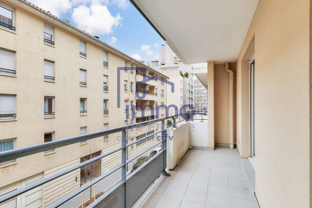 Sale Apartment 3 rooms 69 m² Villeurbanne 69100