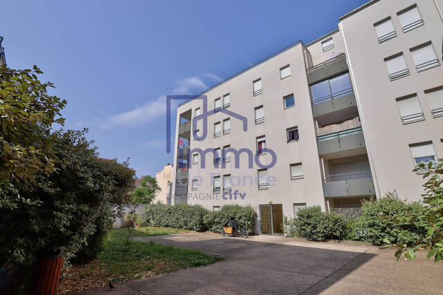 Sale Apartment 4 rooms 96 m² Villeurbanne 69100