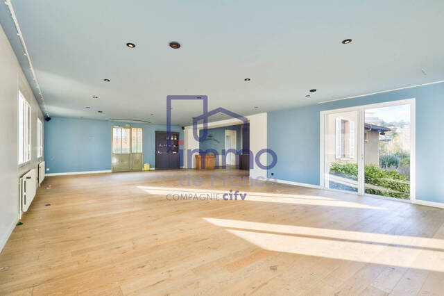 Vente Maison 10 pièces 381.17 m² Lozanne 69380