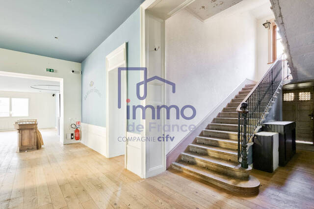 Vente Maison 10 pièces 381.17 m² Lozanne 69380