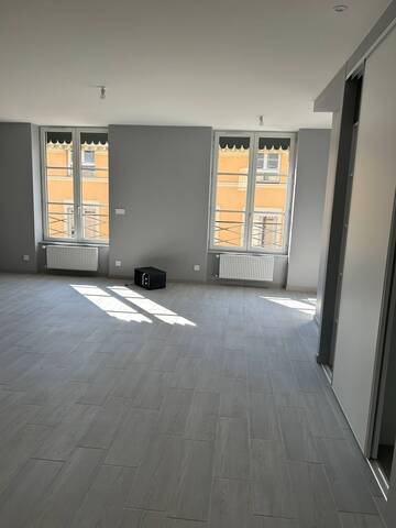 Location Appartement 2 pièces 64 m² Lyon 1er Arrondissement 69001