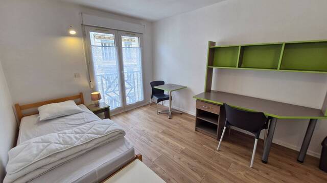 Location Appartement 1 pièce 19.5 m² Lyon 7e Arrondissement 69007