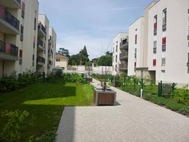 Location Appartement studio 1 pièce 36 m² Champagne-au-Mont-d'Or 69410