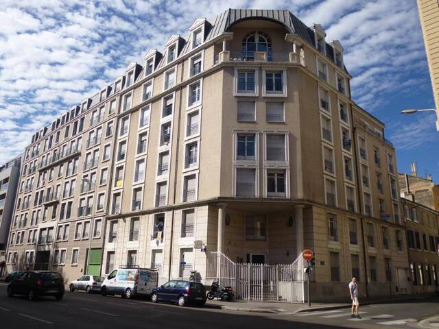 Location Appartement studio 1 pièce 29 m² Lyon 7e Arrondissement 69007 LYON 7