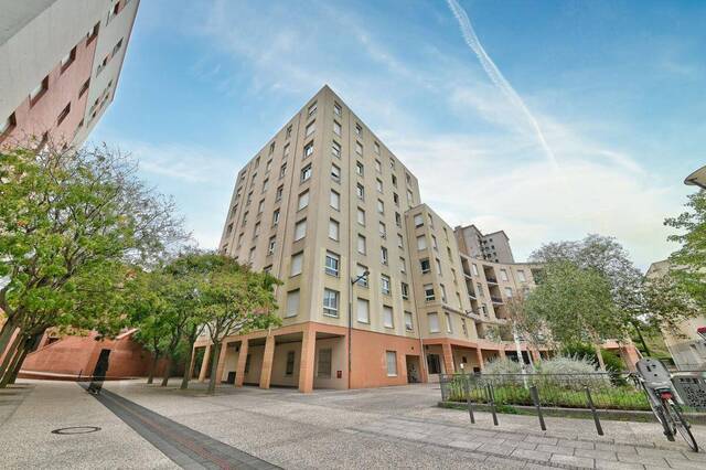 Rent Apartment studio 1 room 22 m² Lyon 8e Arrondissement 69008