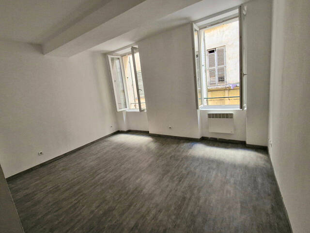 Location appartement 1 pièce 24.6 m² à Toulon (83000)