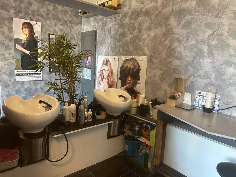 Vente fonds de commerce salon de coiffure 60 m² à Bonne 74380 79 000 €