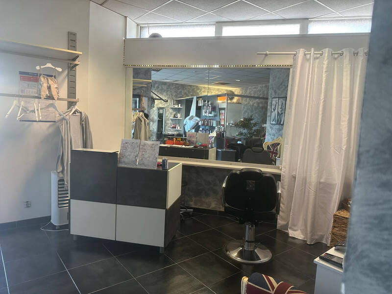 Vente fonds de commerce salon de coiffure 60 m² à Bonne 74380 79 000 €