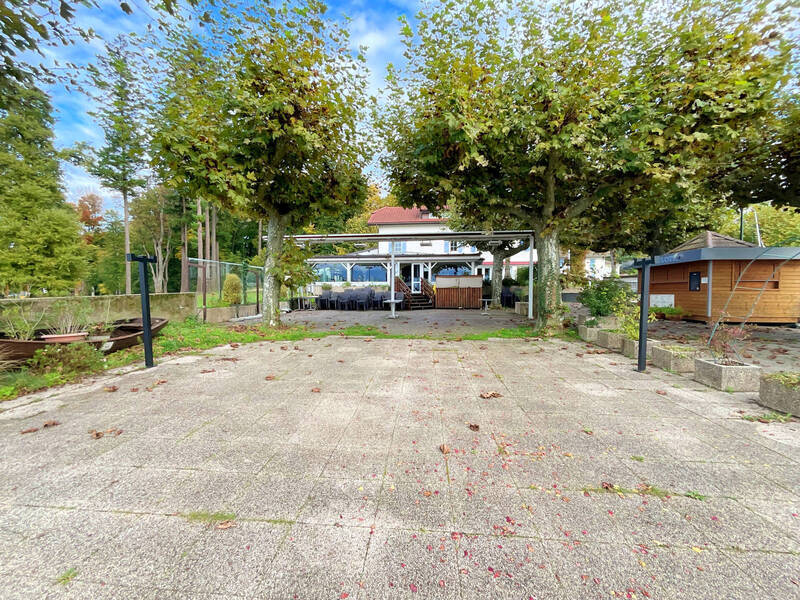 Vente fonds de commerce 600 m² à Chens-sur-Léman 74140 395 000 €