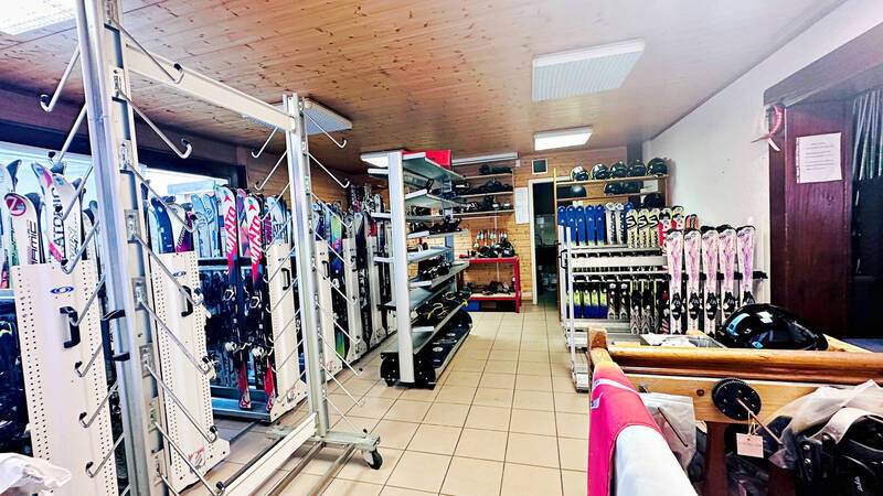 Vente fonds de commerce murs commerciaux 130 m² à Morillon 74440 645 000 €