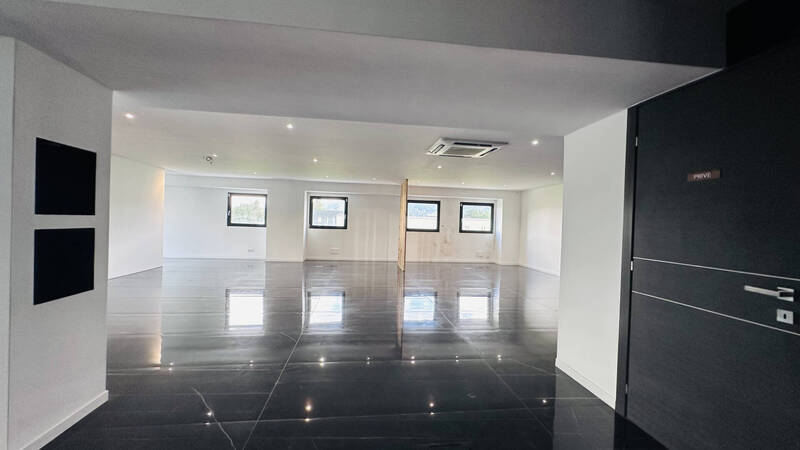 Buy professional space local commercial 347 m² in Amancy 74800 360 000 €