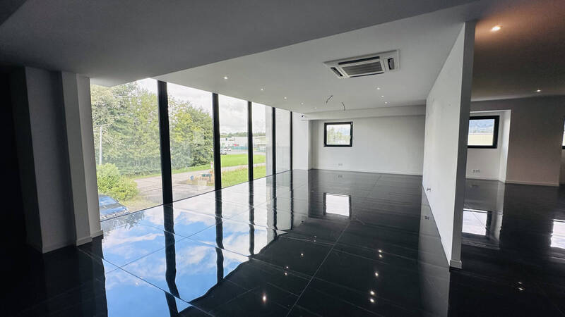Buy professional space local commercial 347 m² in Amancy 74800 360 000 €