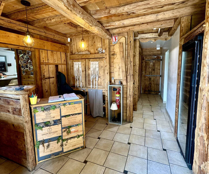 Vente fonds de commerce 1 pièce 150 m² à Cruseilles 74350 Hauteur De Cruseilles 396 000 €