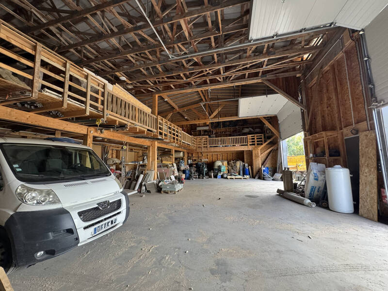 Vente local entrepôt 1350 m² à Pers-Jussy 74930 Plein Centre Ville 1 180 000 €