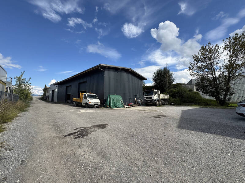 Vente local entrepôt 1350 m² à Pers-Jussy 74930 Plein Centre Ville 1 180 000 €