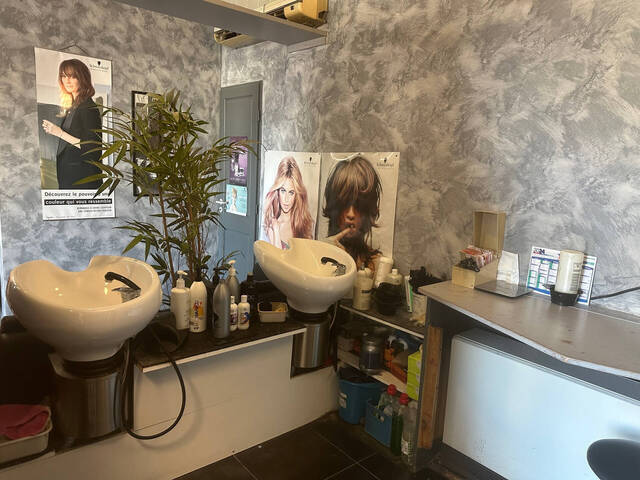 Sale Buisness hairdressing salon 60 m² Bonne 74380