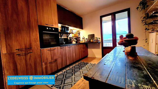 Sale Apartment 4 rooms 84 m² Chambéry 73000