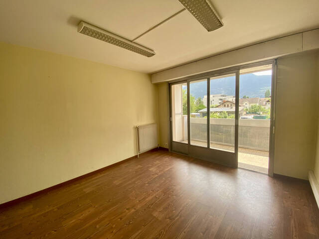 Sale Apartment 4 rooms 77 m² Cluses 74300