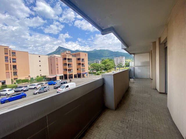 Sale Apartment 4 rooms 77 m² Cluses 74300