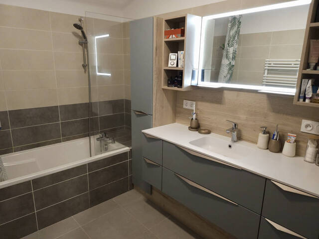 Sale Apartment rez of garden 4 rooms 103 m² Arthaz-Pont-Notre-Dame 74380