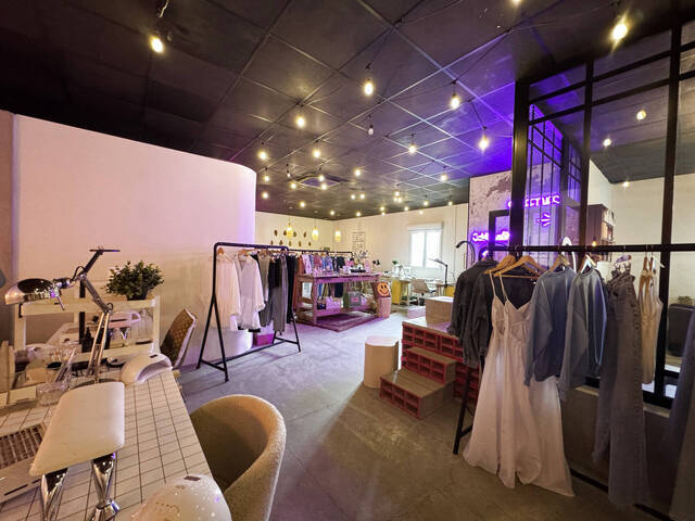Sale Buisness murs commerciaux 120 m² Douvaine 74140 Lotissement