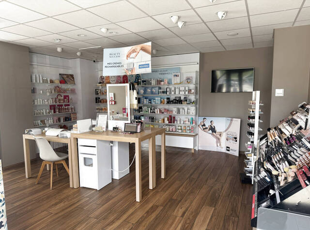 Sale Buisness fonds de commerce 130 m² Saint-Jorioz 74410