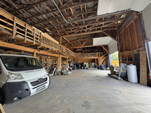 Sale Professional space local d'activité 1350 m² Pers-Jussy 74930 Plein Centre Ville
