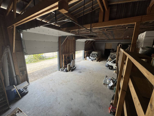 Sale Professional space local d'activité 1350 m² Pers-Jussy 74930 Plein Centre Ville