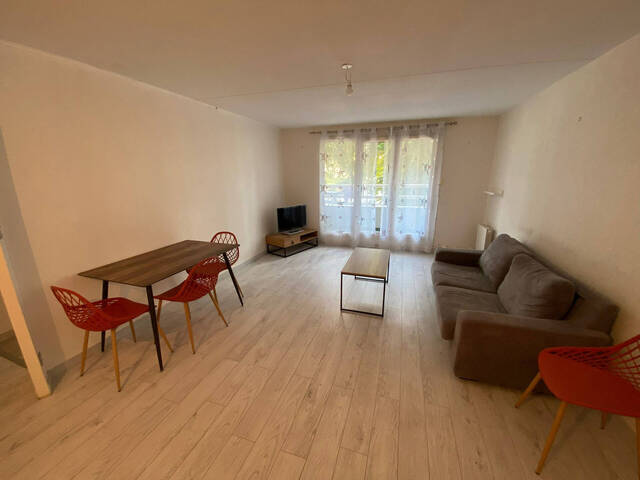Sale Apartment 4 rooms 82 m² Chambéry 73000