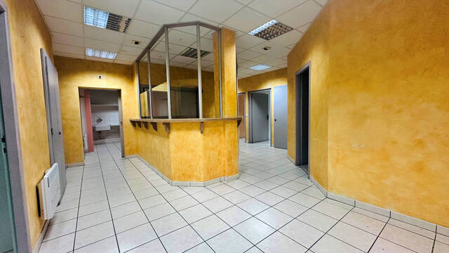 Vente Local commercial 143.79 m² Taninges 74440
