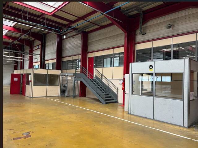 Location Local entrepôt 800 m² Ayse 74130