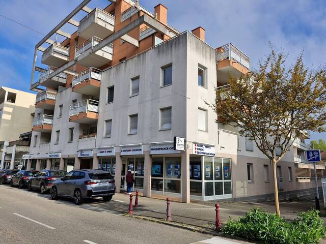Rent Apartment studio 1 room 28.1 m² Bourgoin-Jallieu 38300